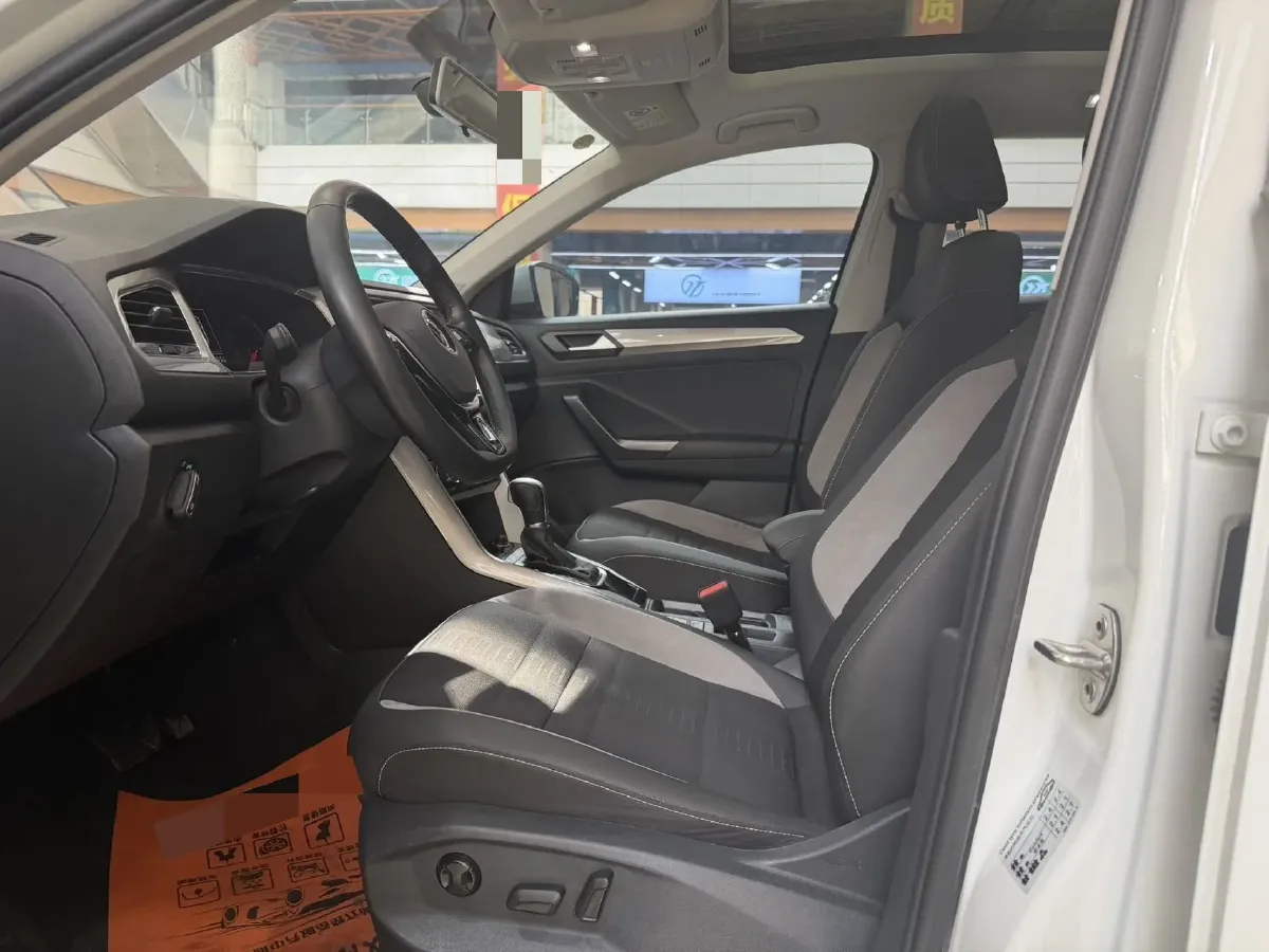 2023 Volkswagen T-Roc 1.4T 150HP L4 7DCT,autocango,china used car exporter,china ev exporter,chinese used car exporter,chinese used ev exporter