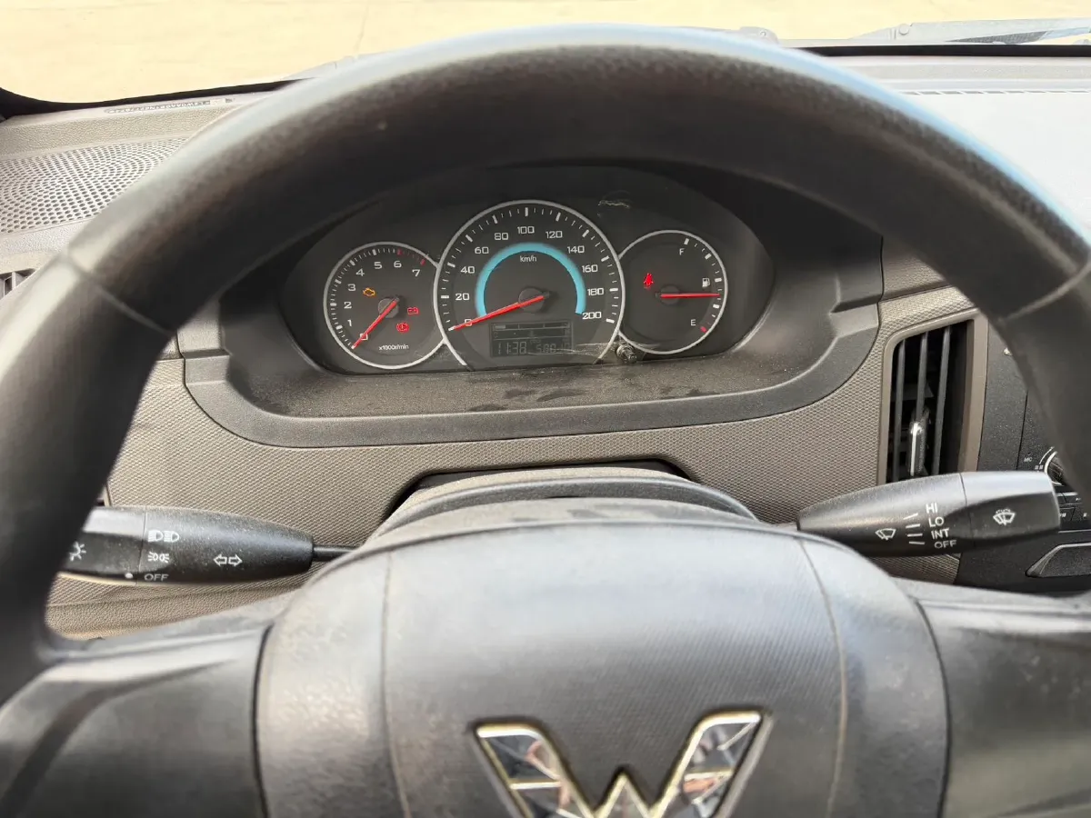 2022 WuLing RongGuang New Truck 1.8L 125HP L4 5MT,autocango,china used car exporter,china ev exporter,chinese used car exporter,chinese used ev exporter
