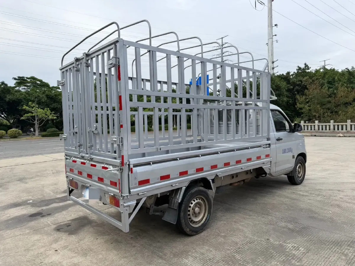 2022 WuLing RongGuang New Truck 1.8L 125HP L4 5MT,autocango,china used car exporter,china ev exporter,chinese used car exporter,chinese used ev exporter