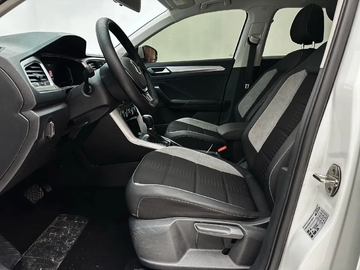 2022 Volkswagen T-Roc 1.4T 150HP L4 7DCT,autocango,china used car exporter,china ev exporter,chinese used car exporter,chinese used ev exporter
