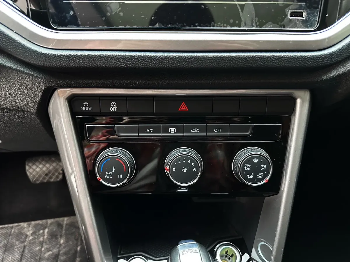 2022 Volkswagen T-Roc 1.4T 150HP L4 7DCT,autocango,china used car exporter,china ev exporter,chinese used car exporter,chinese used ev exporter