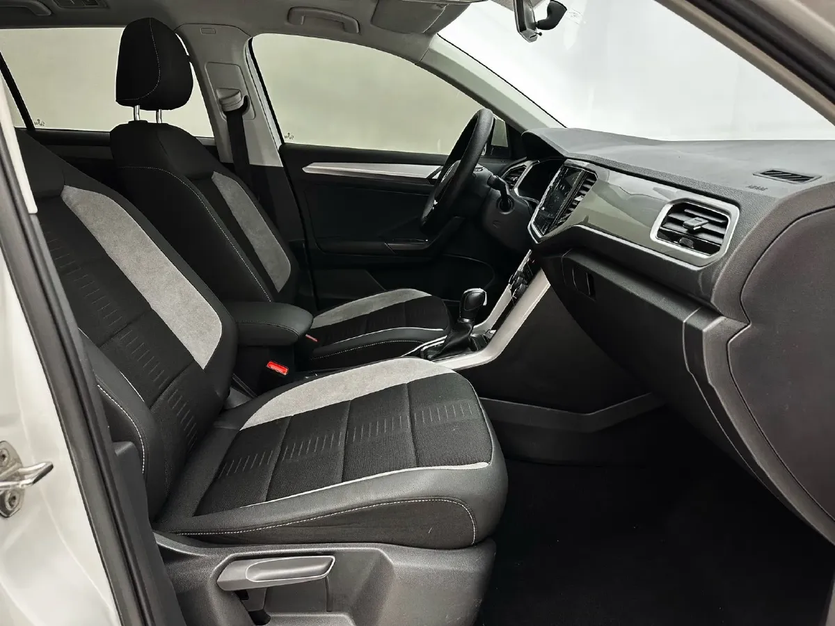 2022 Volkswagen T-Roc 1.4T 150HP L4 7DCT,autocango,china used car exporter,china ev exporter,chinese used car exporter,chinese used ev exporter