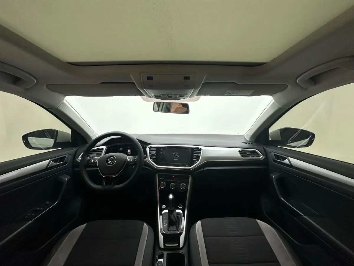 2022 Volkswagen T-Roc 1.4T 150HP L4 7DCT,autocango,china used car exporter,china ev exporter,chinese used car exporter,chinese used ev exporter