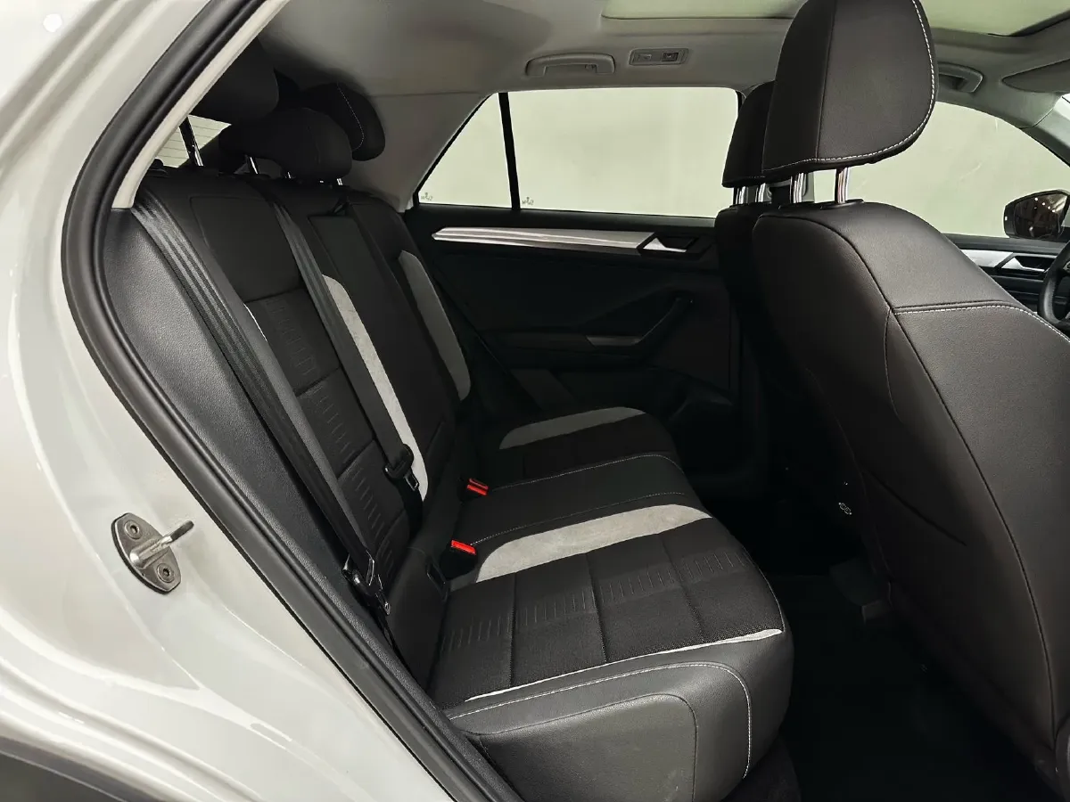 2022 Volkswagen T-Roc 1.4T 150HP L4 7DCT,autocango,china used car exporter,china ev exporter,chinese used car exporter,chinese used ev exporter