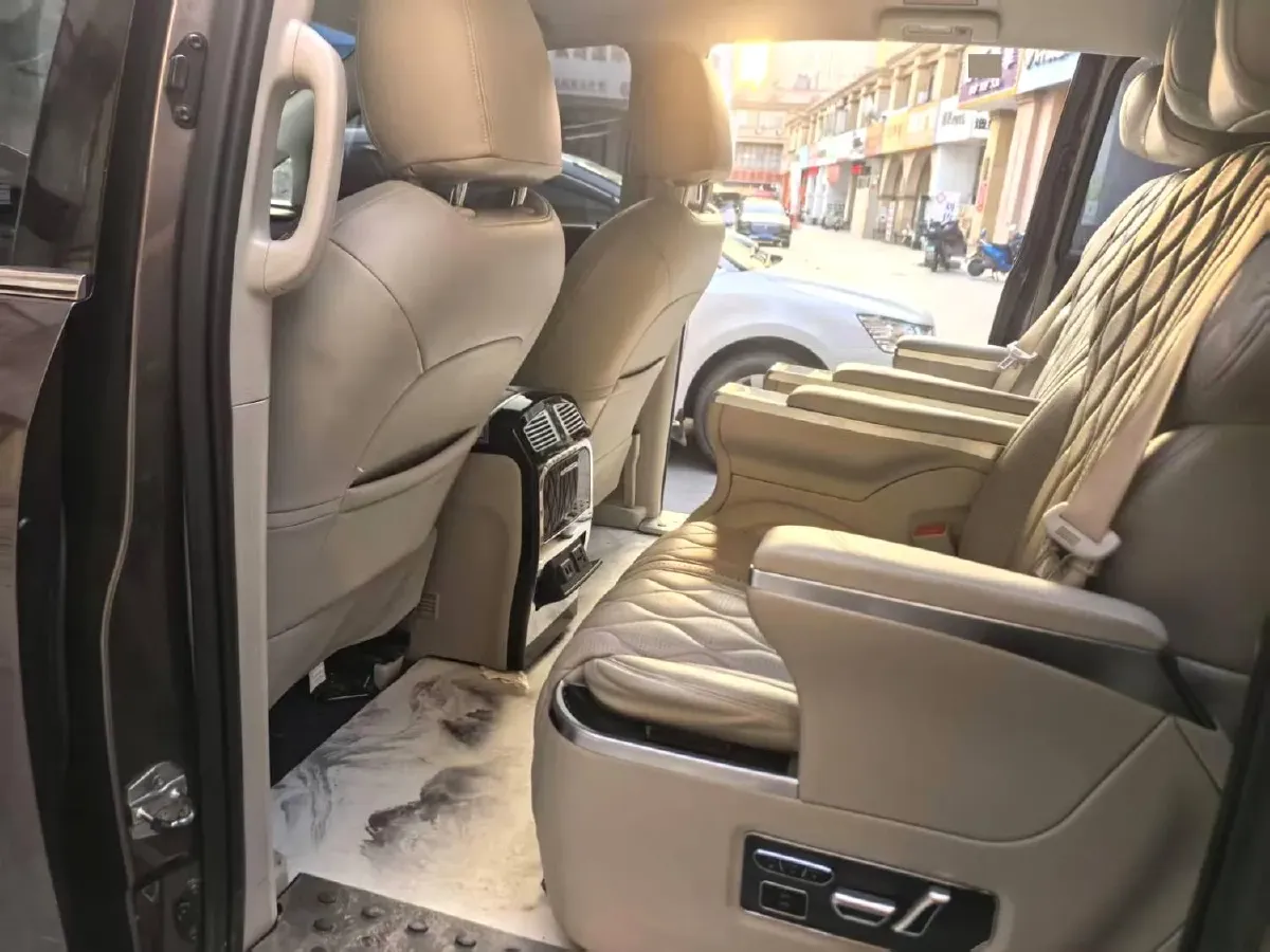 2023 Buick GL8 2.0T 237HP L4 9AT,autocango,china used car exporter,china ev exporter,chinese used car exporter,chinese used ev exporter