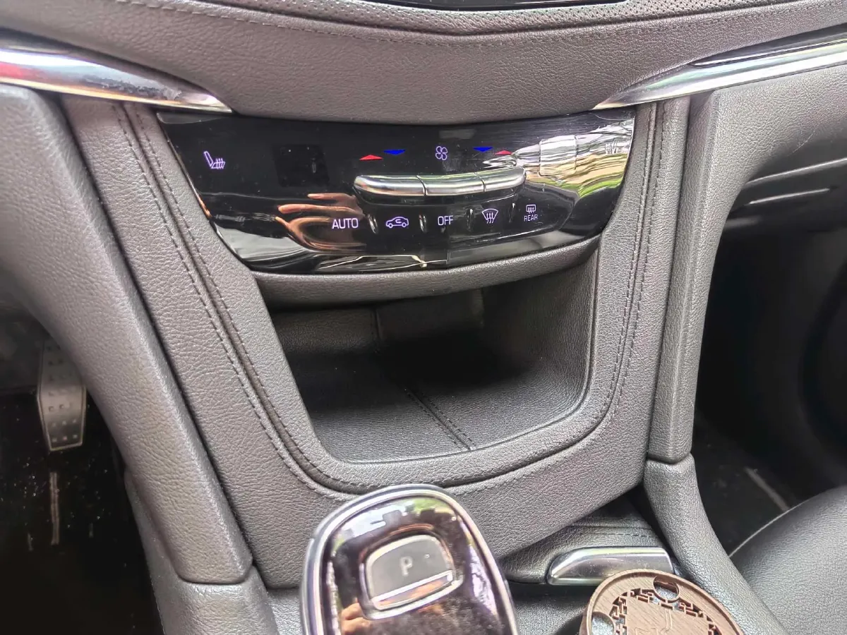 2021 Cadillac XT5 2.0T 237HP L4 9AT,autocango,china used car exporter,china ev exporter,chinese used car exporter,chinese used ev exporter