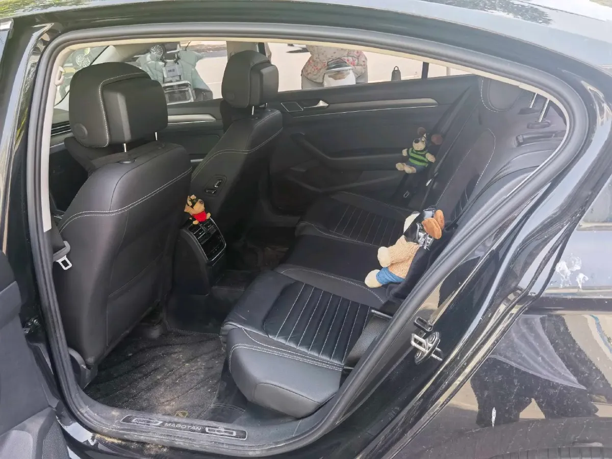 2020 Volkswagen Magotan 2.0T 186HP L4 7DCT,autocango,china used car exporter,china ev exporter,chinese used car exporter,chinese used ev exporter