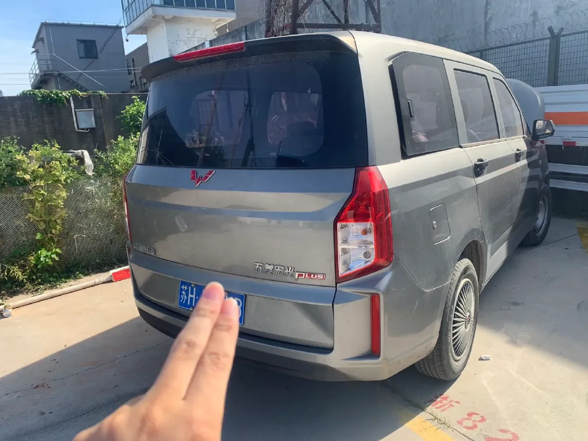 2020 WuLing HongGuang Plus 1.5L 99HP L4 6MT,autocango,china used car exporter,china ev exporter,chinese used car exporter,chinese used ev exporter