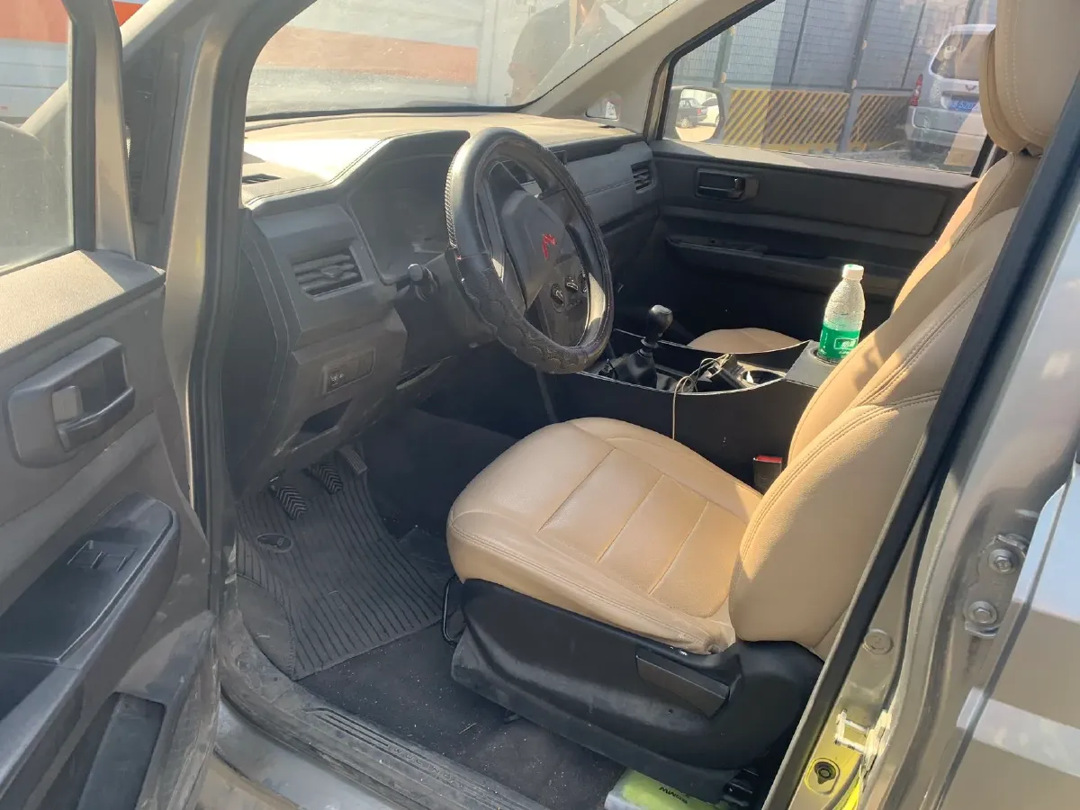2020 WuLing HongGuang Plus 1.5L 99HP L4 6MT,autocango,china used car exporter,china ev exporter,chinese used car exporter,chinese used ev exporter