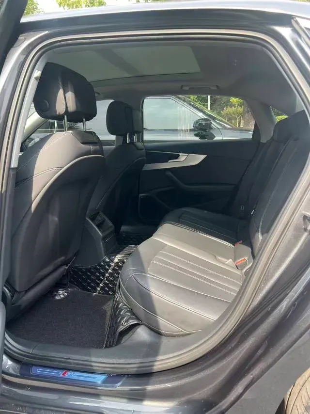 2022 Audi A4L 2.0T 190HP L4 7DCT,autocango,china used car exporter,china ev exporter,chinese used car exporter,chinese used ev exporter