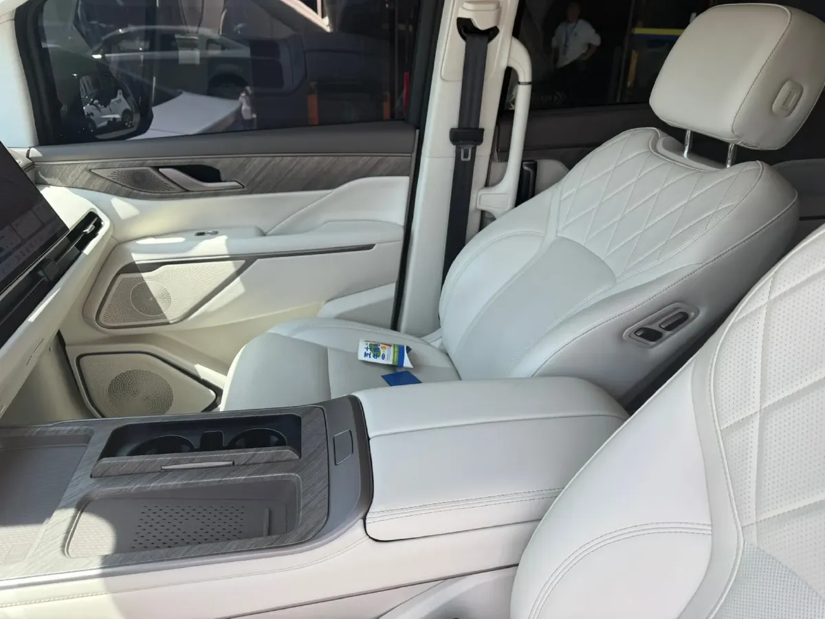 2025 WEY HighMountain 1.5T 170HP L4 4DHT PHEV,autocango,china used car exporter,china ev exporter,chinese used car exporter,chinese used ev exporter
