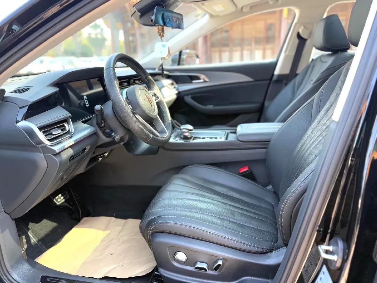 2025 HongQi H5 2.0T 224HP L4 8AT,autocango,china used car exporter,china ev exporter,chinese used car exporter,chinese used ev exporter