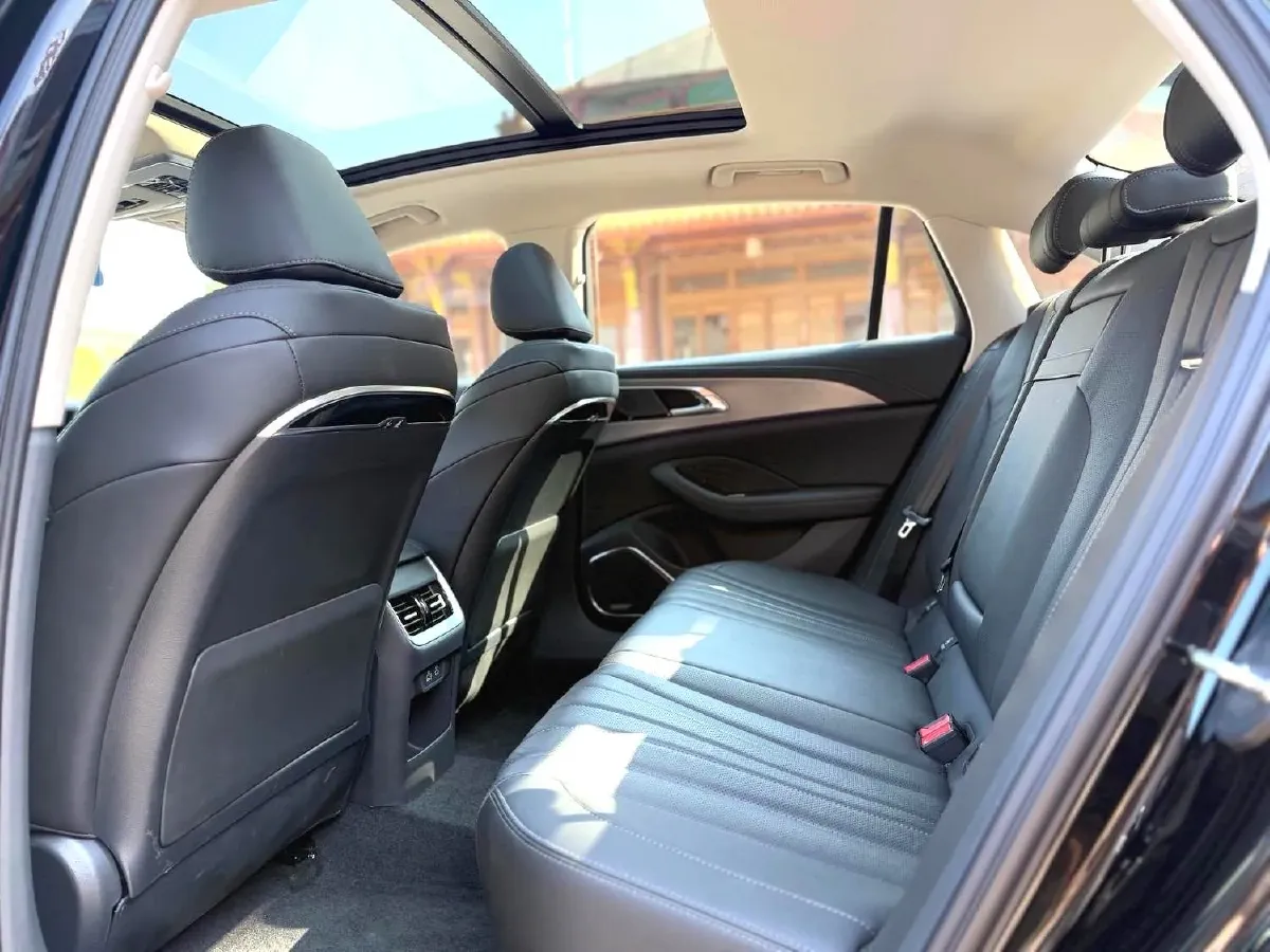 2025 HongQi H5 2.0T 224HP L4 8AT,autocango,china used car exporter,china ev exporter,chinese used car exporter,chinese used ev exporter