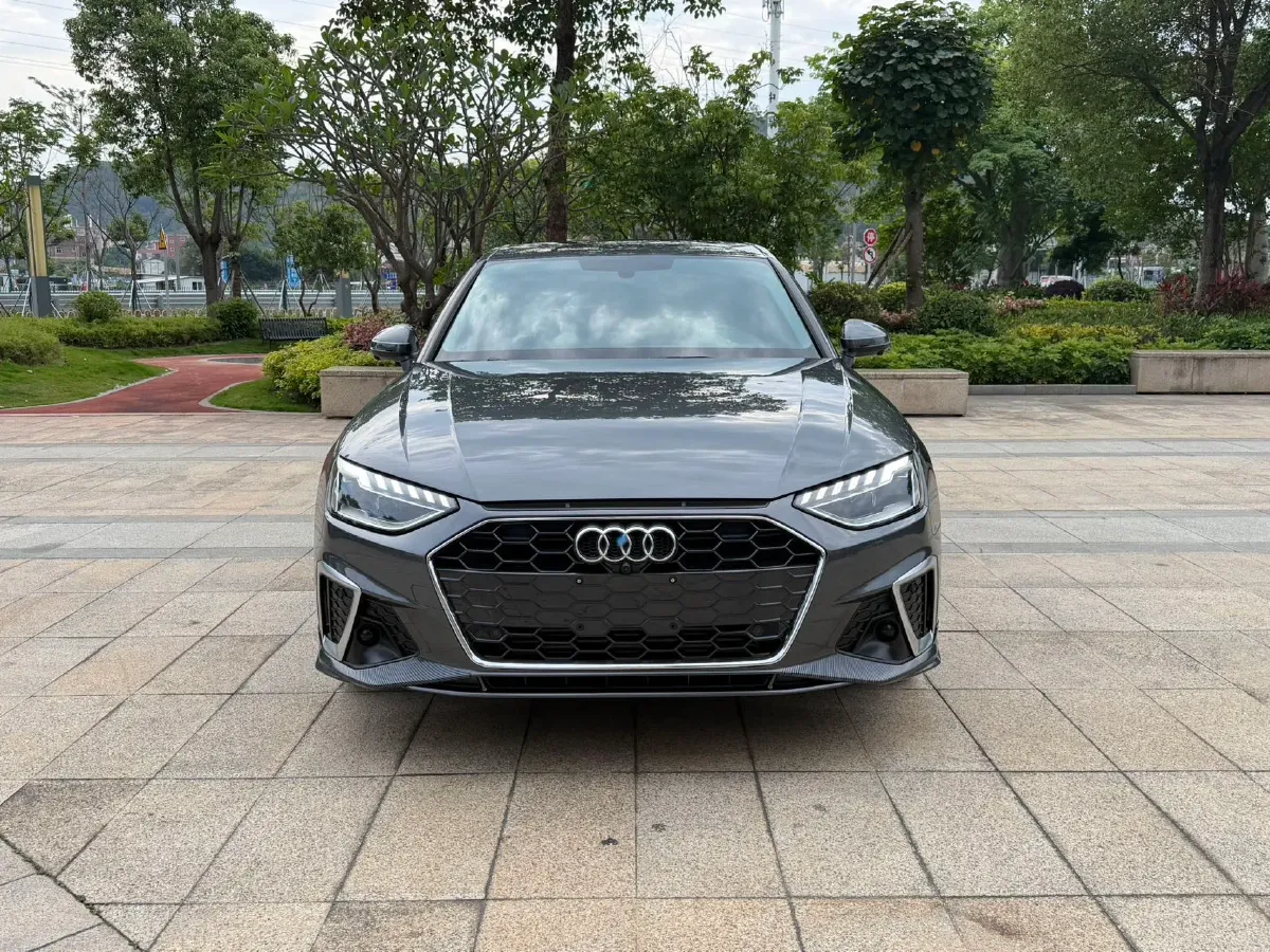 2022 Audi A4L 2.0T 190HP L4 7DCT,autocango,china used car exporter,china ev exporter,chinese used car exporter,chinese used ev exporter