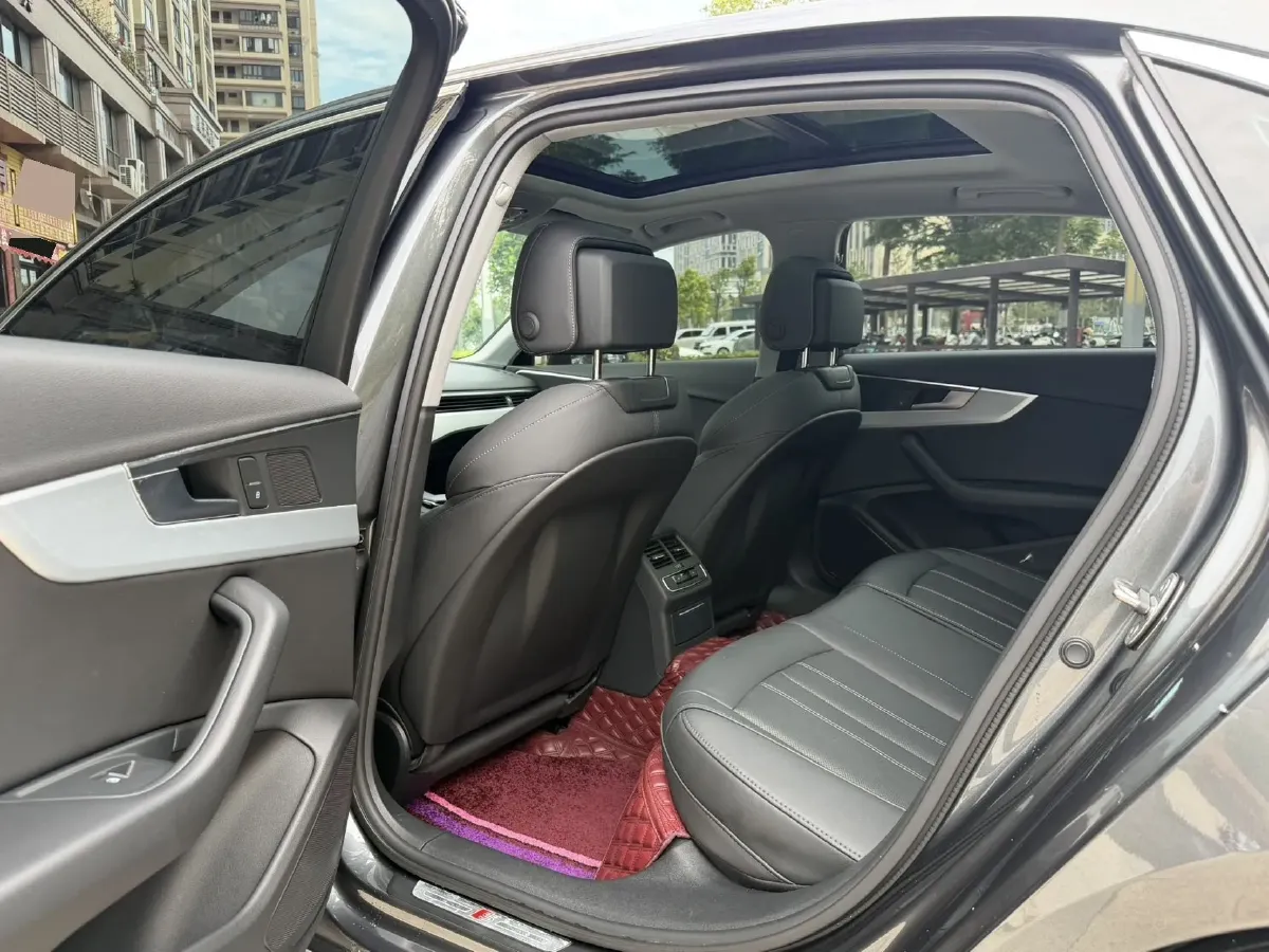 2022 Audi A4L 2.0T 190HP L4 7DCT,autocango,china used car exporter,china ev exporter,chinese used car exporter,chinese used ev exporter