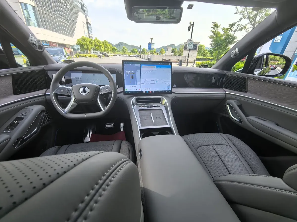 2025 Denza DenzaN9 2.0T 207HP L4 E-CVT PHEV,autocango,china used car exporter,china ev exporter,chinese used car exporter,chinese used ev exporter