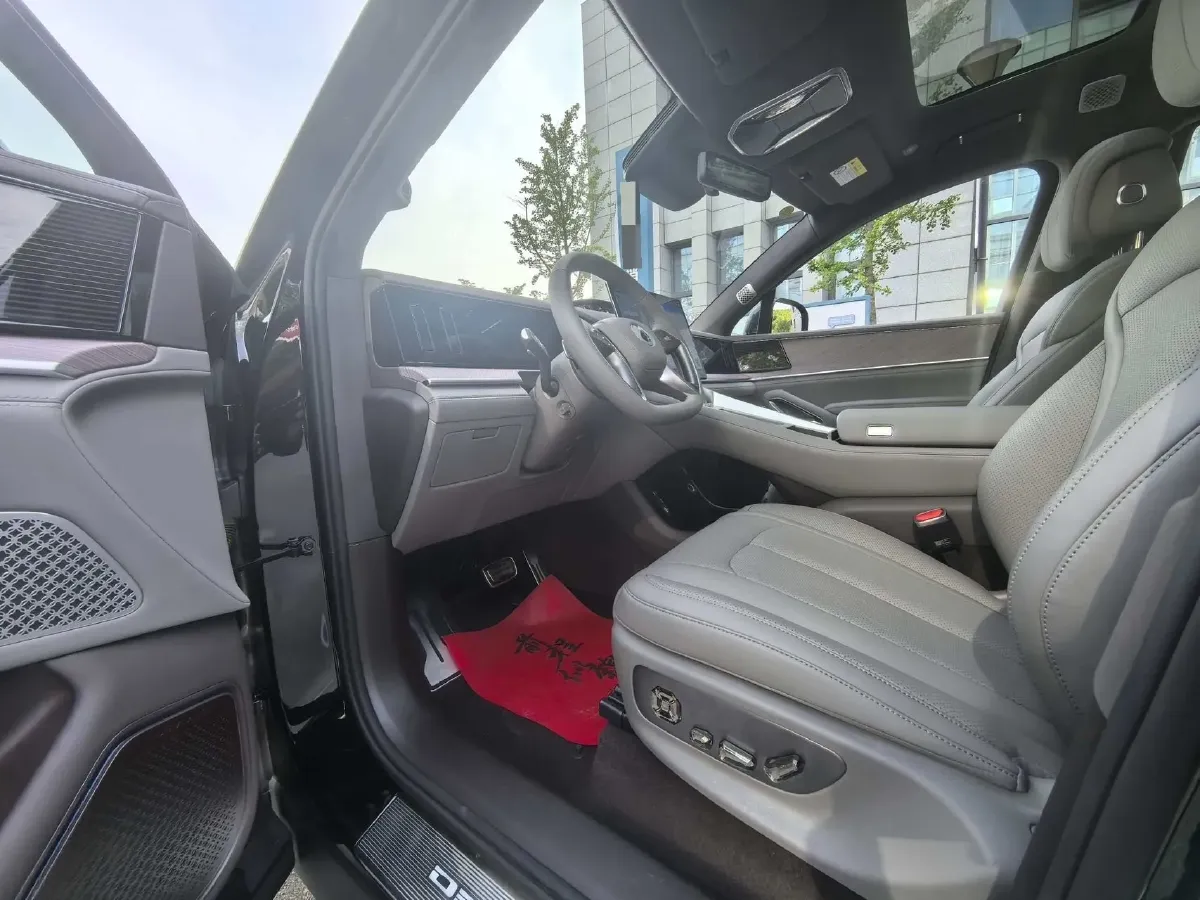 2025 Denza DenzaN9 2.0T 207HP L4 E-CVT PHEV,autocango,china used car exporter,china ev exporter,chinese used car exporter,chinese used ev exporter