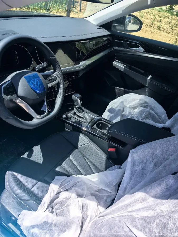 2024 Volkswagen Passat 2.0T 186HP L4 7DCT,autocango,china used car exporter,china ev exporter,chinese used car exporter,chinese used ev exporter