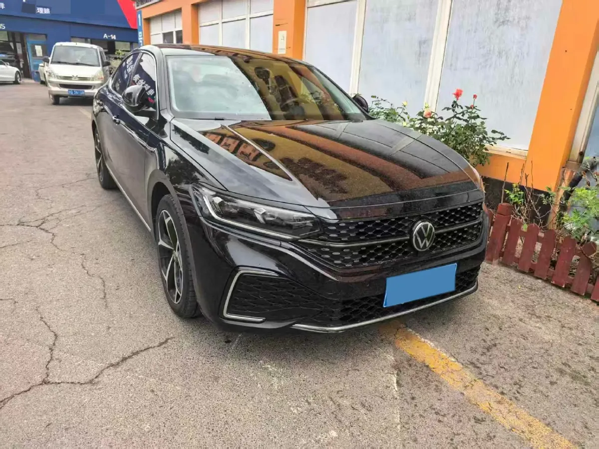 2024 Volkswagen Passat 2.0T 220HP L4 7DCT,autocango,china used car exporter,china ev exporter,chinese used car exporter,chinese used ev exporter
