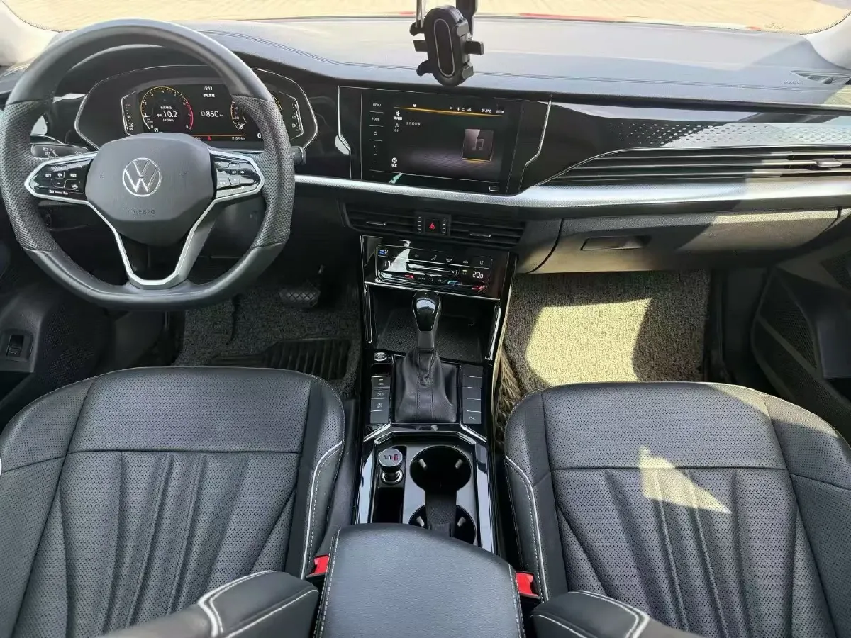 2024 Volkswagen Passat 2.0T 220HP L4 7DCT,autocango,china used car exporter,china ev exporter,chinese used car exporter,chinese used ev exporter