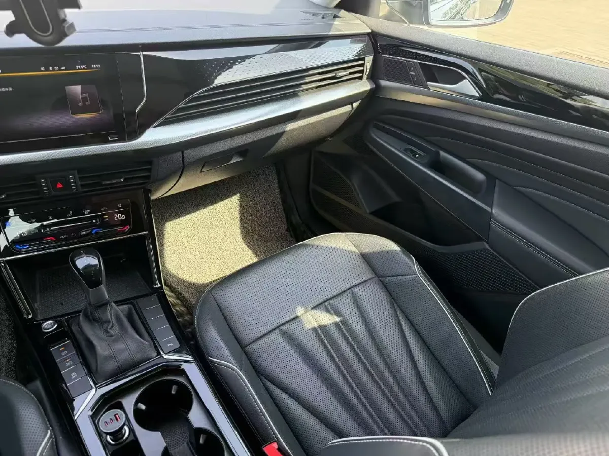 2024 Volkswagen Passat 2.0T 220HP L4 7DCT,autocango,china used car exporter,china ev exporter,chinese used car exporter,chinese used ev exporter