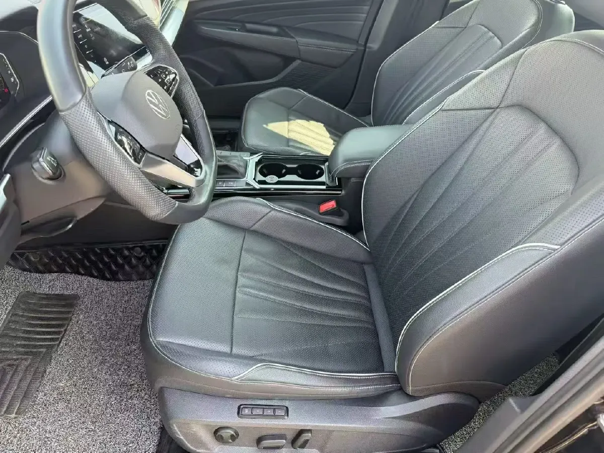 2024 Volkswagen Passat 2.0T 220HP L4 7DCT,autocango,china used car exporter,china ev exporter,chinese used car exporter,chinese used ev exporter