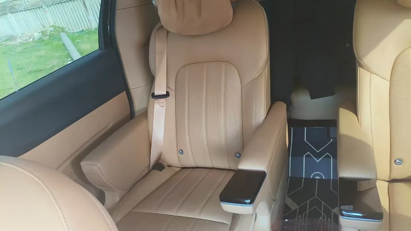 2025 Voyah Dream BEV 108.7KWH,autocango,china used car exporter,china ev exporter,chinese used car exporter,chinese used ev exporter