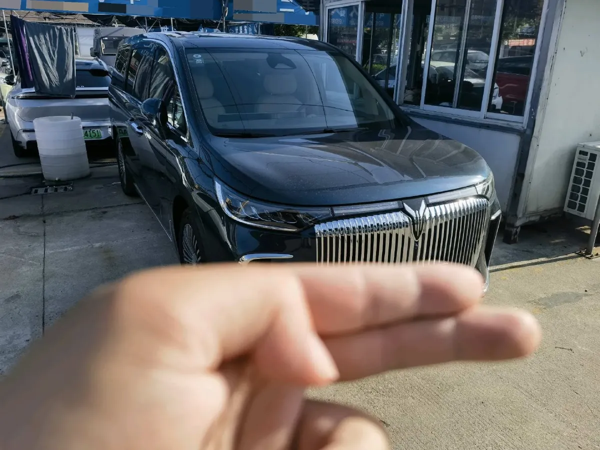 2025 Voyah Dream BEV 108.7KWH,autocango,china used car exporter,china ev exporter,chinese used car exporter,chinese used ev exporter
