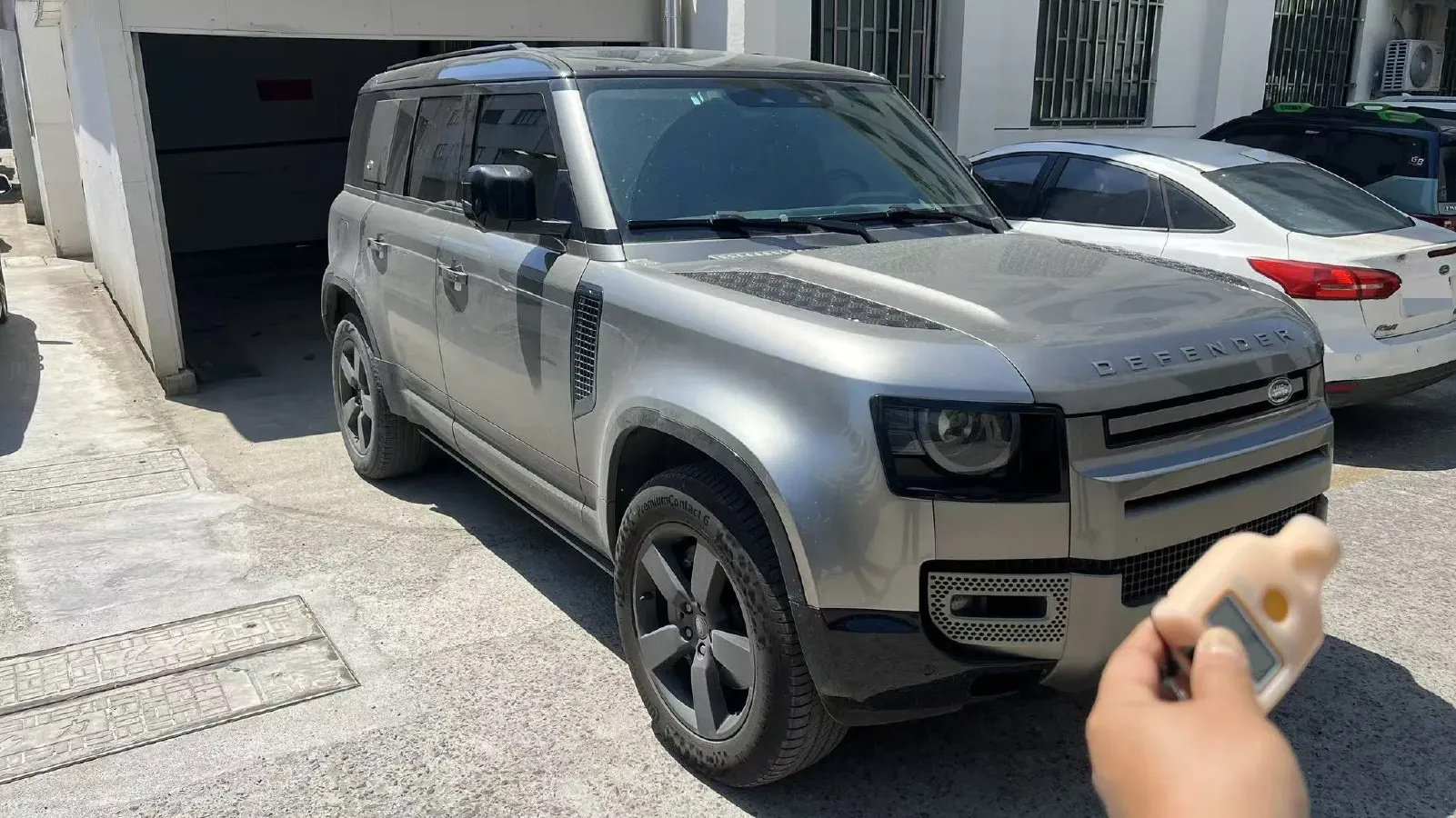 2022 Land Rover Defender 3.0T 400HP L6 8AT,autocango,china used car exporter,china ev exporter,chinese used car exporter,chinese used ev exporter