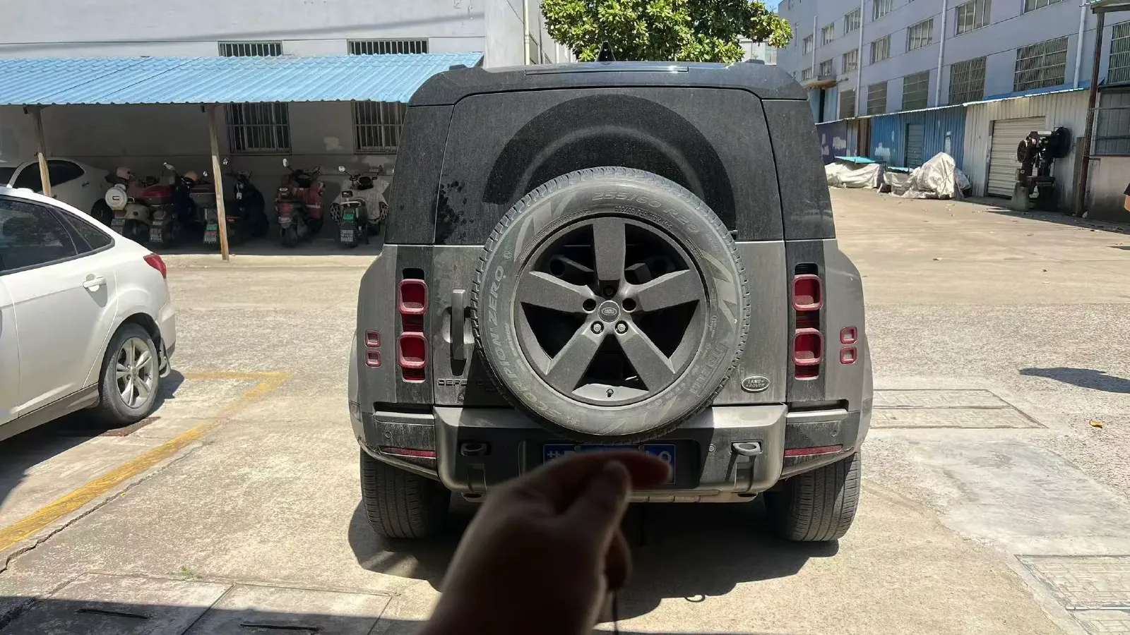 2022 Land Rover Defender 3.0T 400HP L6 8AT,autocango,china used car exporter,china ev exporter,chinese used car exporter,chinese used ev exporter