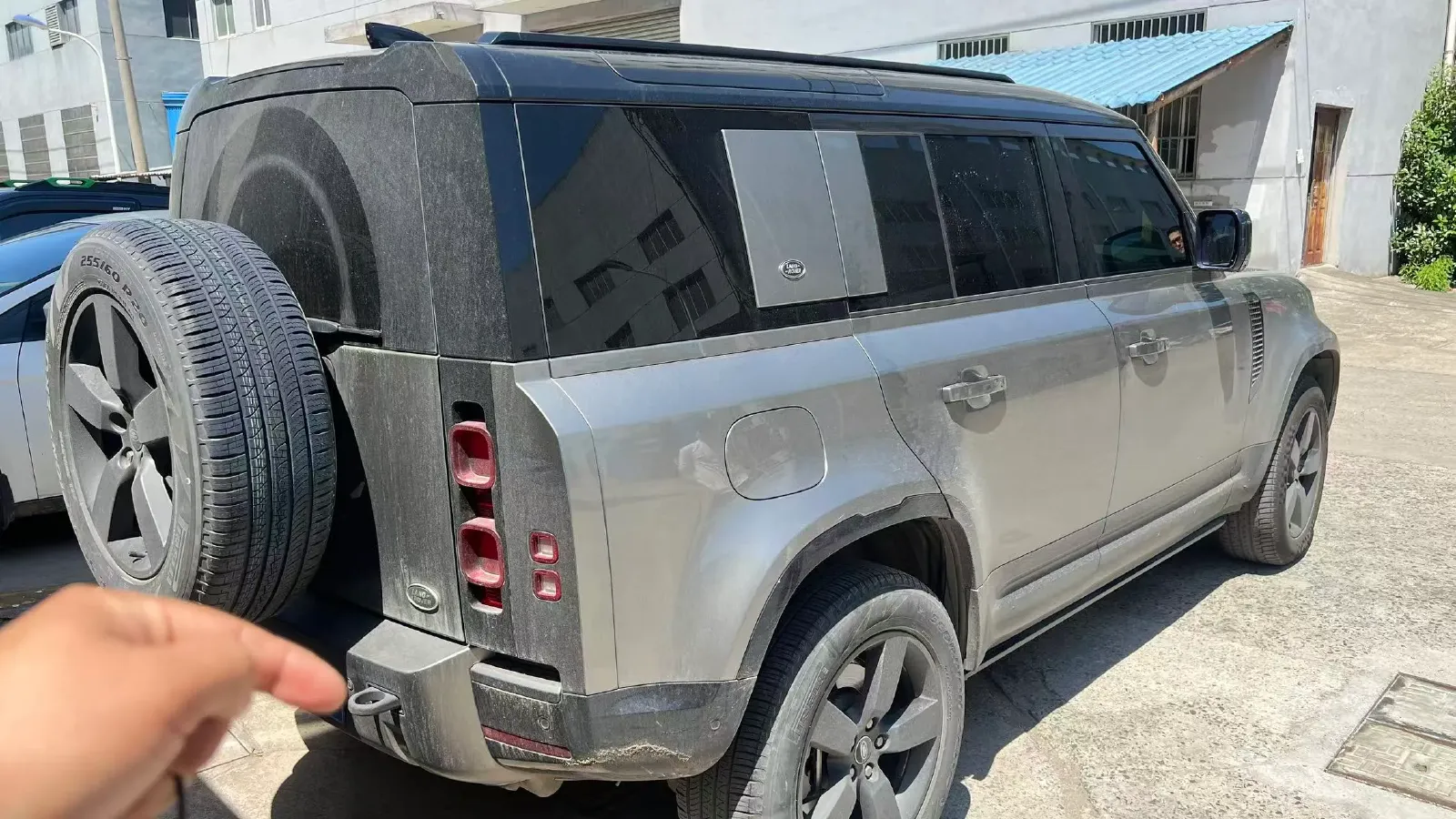 2022 Land Rover Defender 3.0T 400HP L6 8AT,autocango,china used car exporter,china ev exporter,chinese used car exporter,chinese used ev exporter