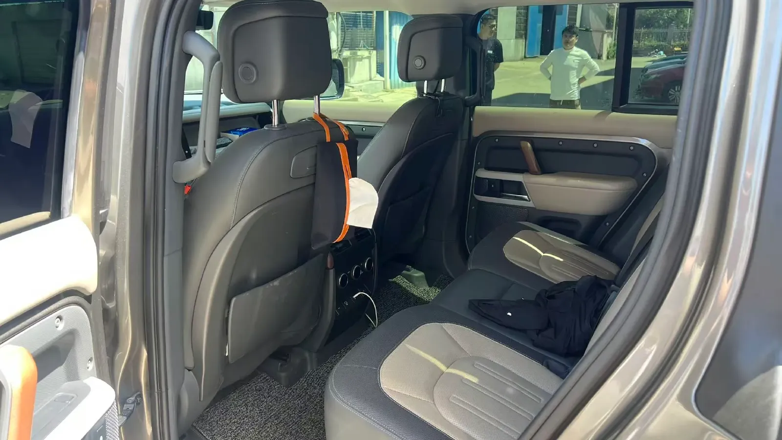 2022 Land Rover Defender 3.0T 400HP L6 8AT,autocango,china used car exporter,china ev exporter,chinese used car exporter,chinese used ev exporter