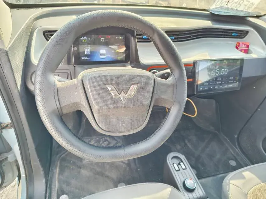 2020 WuLing HongGuang MINI EV BEV 13.8KWH,autocango,china used car exporter,china ev exporter,chinese used car exporter,chinese used ev exporter