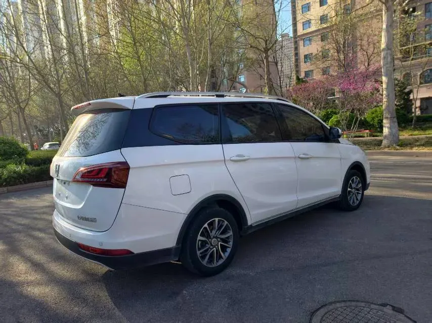2019 BaoJun 730 1.5T 147HP L4 6MT,autocango,china used car exporter,china ev exporter,chinese used car exporter,chinese used ev exporter