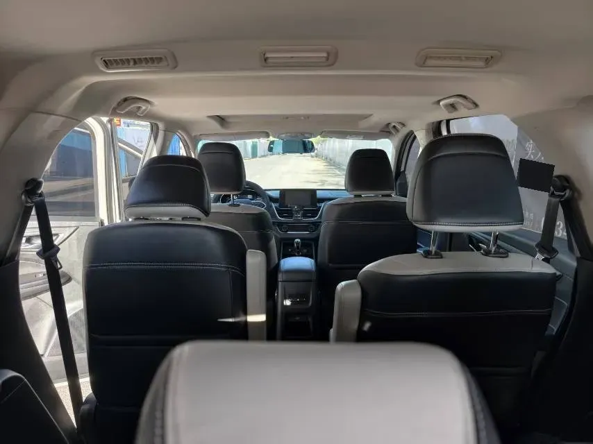 2019 BaoJun 730 1.5T 147HP L4 6MT,autocango,china used car exporter,china ev exporter,chinese used car exporter,chinese used ev exporter