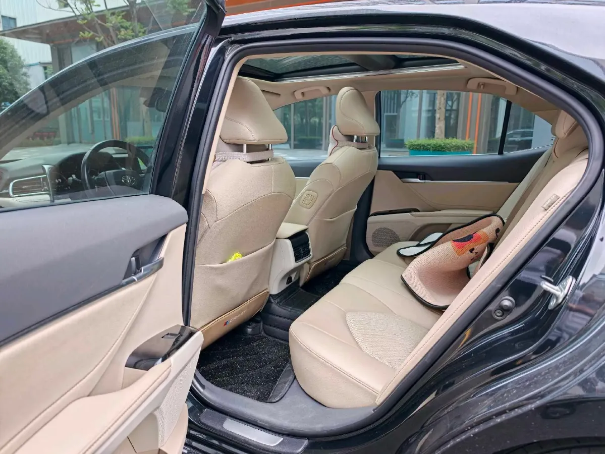 2021 Toyota Camry 2.5L 209HP L4 8AT,autocango,china used car exporter,china ev exporter,chinese used car exporter,chinese used ev exporter