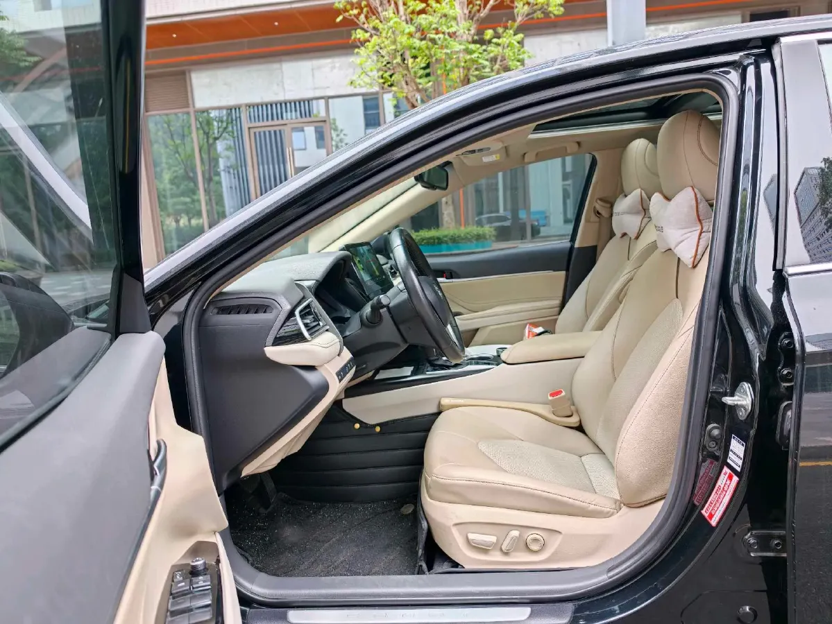 2021 Toyota Camry 2.5L 209HP L4 8AT,autocango,china used car exporter,china ev exporter,chinese used car exporter,chinese used ev exporter