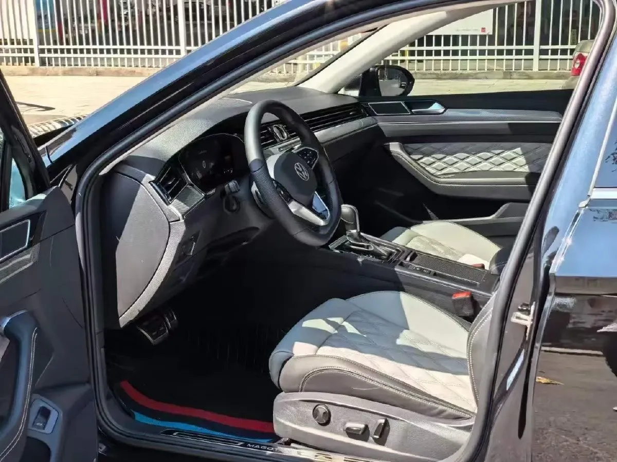 2024 Volkswagen Magotan 2.0T 186HP L4 7DCT,autocango,china used car exporter,china ev exporter,chinese used car exporter,chinese used ev exporter