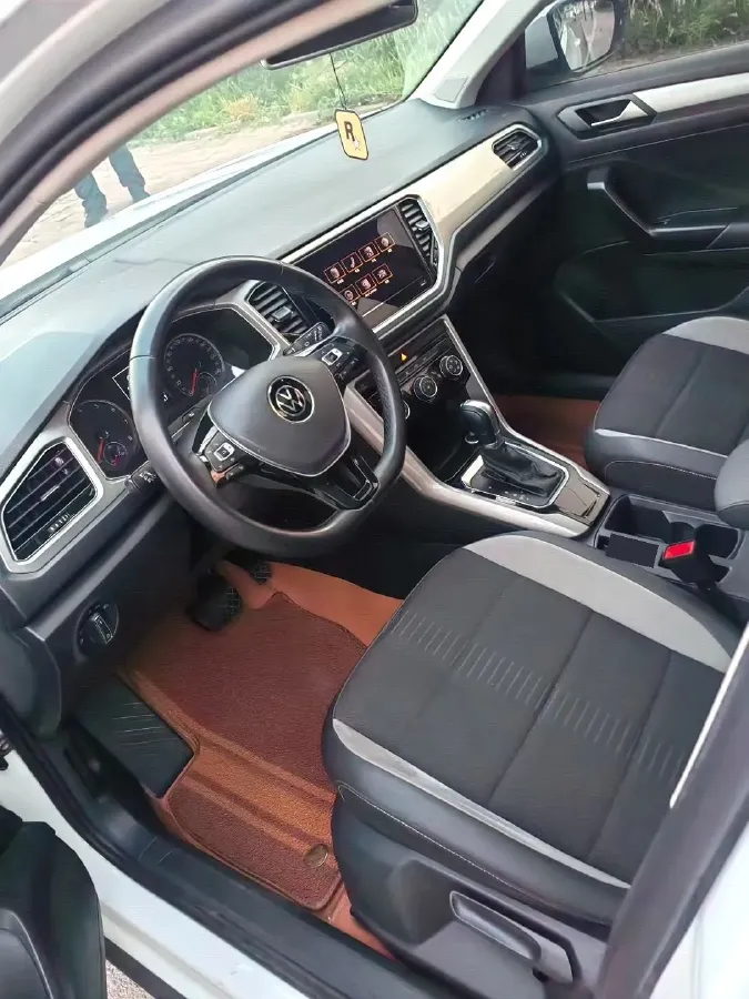 2022 Volkswagen T-Roc 1.4T 150HP L4 7DCT,autocango,china used car exporter,china ev exporter,chinese used car exporter,chinese used ev exporter