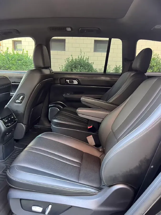 2021 Li ONE Range Extended 131HP REEV 40.5KWH,autocango,china used car exporter,china ev exporter,chinese used car exporter,chinese used ev exporter