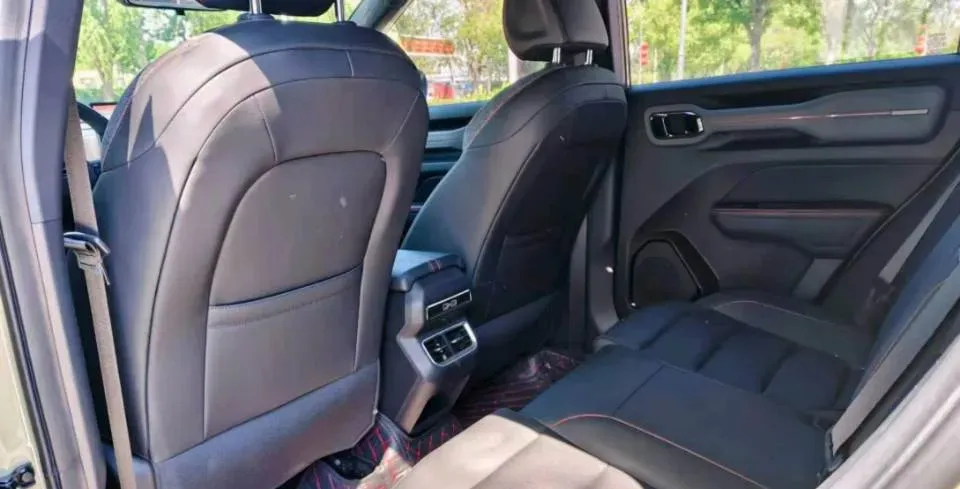 2025 Geely Cowboy 1.5T 181HP L4 7DCT,autocango,china used car exporter,china ev exporter,chinese used car exporter,chinese used ev exporter
