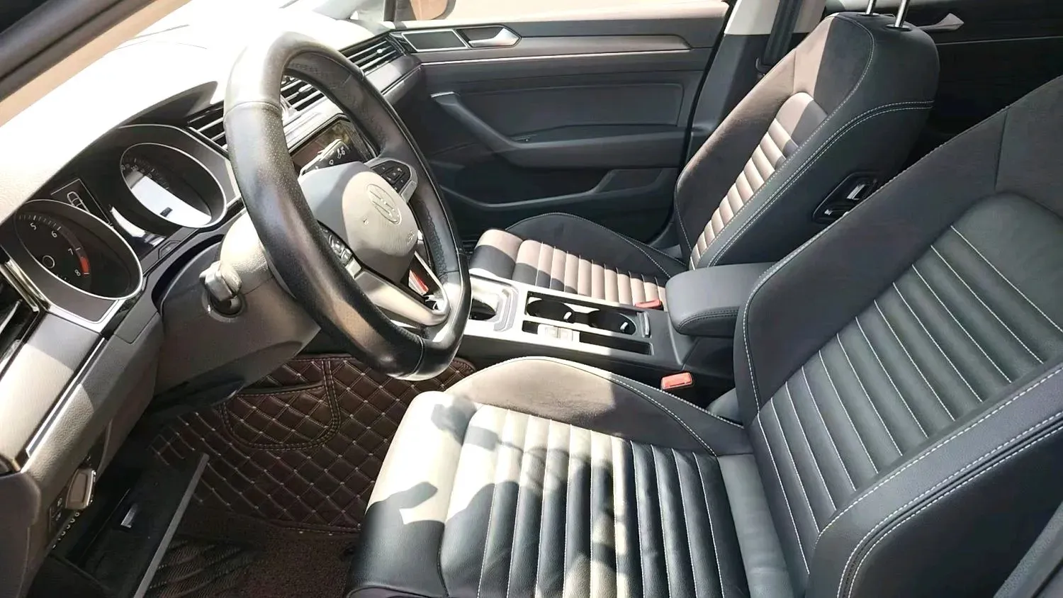 2020 Volkswagen Magotan 2.0T 186HP L4 7DCT,autocango,china used car exporter,china ev exporter,chinese used car exporter,chinese used ev exporter