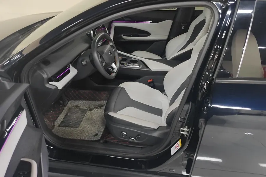 2024 ChangAn UNI-V iDD 1.5L 110HP L4 E-CVT PHEV 18.99KWH,autocango,china used car exporter,china ev exporter,chinese used car exporter,chinese used ev exporter
