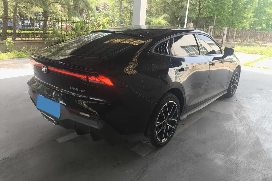 2024 ChangAn UNI-V iDD 1.5L 110HP L4 E-CVT PHEV 18.99KWH,autocango,china used car exporter,china ev exporter,chinese used car exporter,chinese used ev exporter