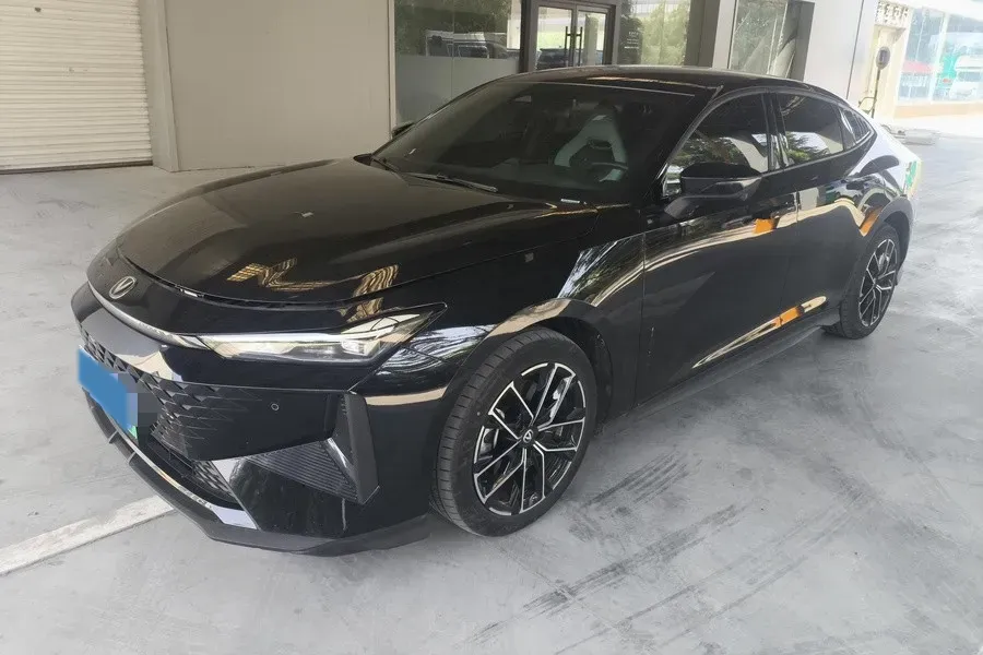 2024 ChangAn UNI-V iDD 1.5L 110HP L4 E-CVT PHEV 18.99KWH,autocango,china used car exporter,china ev exporter,chinese used car exporter,chinese used ev exporter