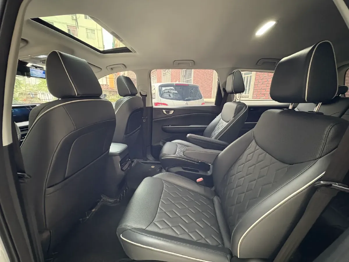 2022 Venucia T60 1.6L 126HP L4 CVT,autocango,china used car exporter,china ev exporter,chinese used car exporter,chinese used ev exporter