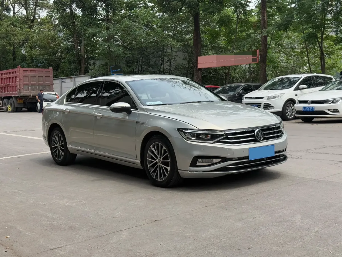 2020 Volkswagen Magotan 2.0T 186HP L4 7DCT,autocango,china used car exporter,china ev exporter,chinese used car exporter,chinese used ev exporter