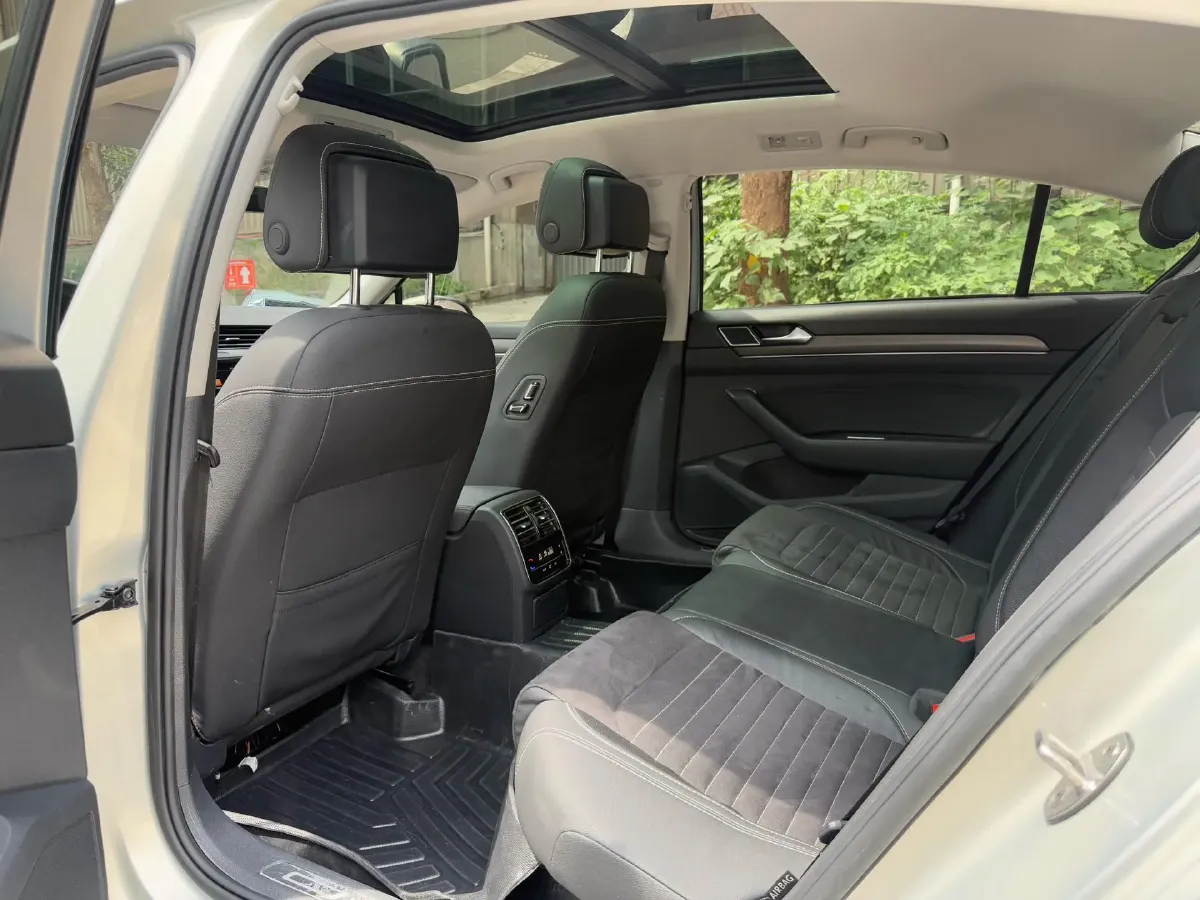 2020 Volkswagen Magotan 2.0T 186HP L4 7DCT,autocango,china used car exporter,china ev exporter,chinese used car exporter,chinese used ev exporter