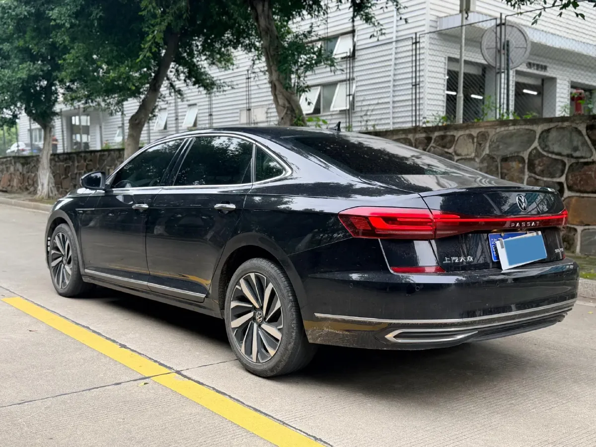 2023 Volkswagen Passat 2.0T 220HP L4 7DCT,autocango,china used car exporter,china ev exporter,chinese used car exporter,chinese used ev exporter