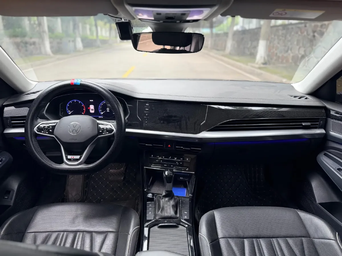 2023 Volkswagen Passat 2.0T 220HP L4 7DCT,autocango,china used car exporter,china ev exporter,chinese used car exporter,chinese used ev exporter